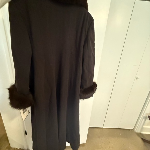 Marvin Richards brown wool coat with fox fur trim - Picture 4 of 6